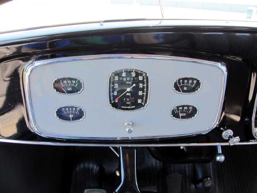  Buick Series 90 5-Passenger Sedan 1932 года  (фото 6 из 10)